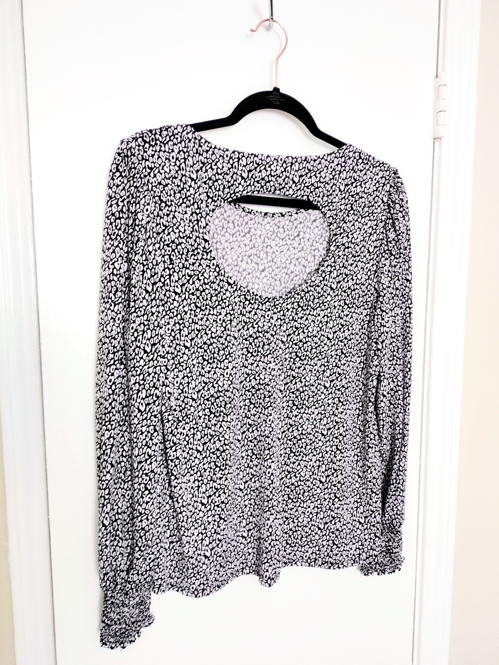 Black & White Leopard Print Long Sleeve Blouse Top with Sexy a Back